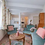Cosy Apartment At Walking Distance From The Beach